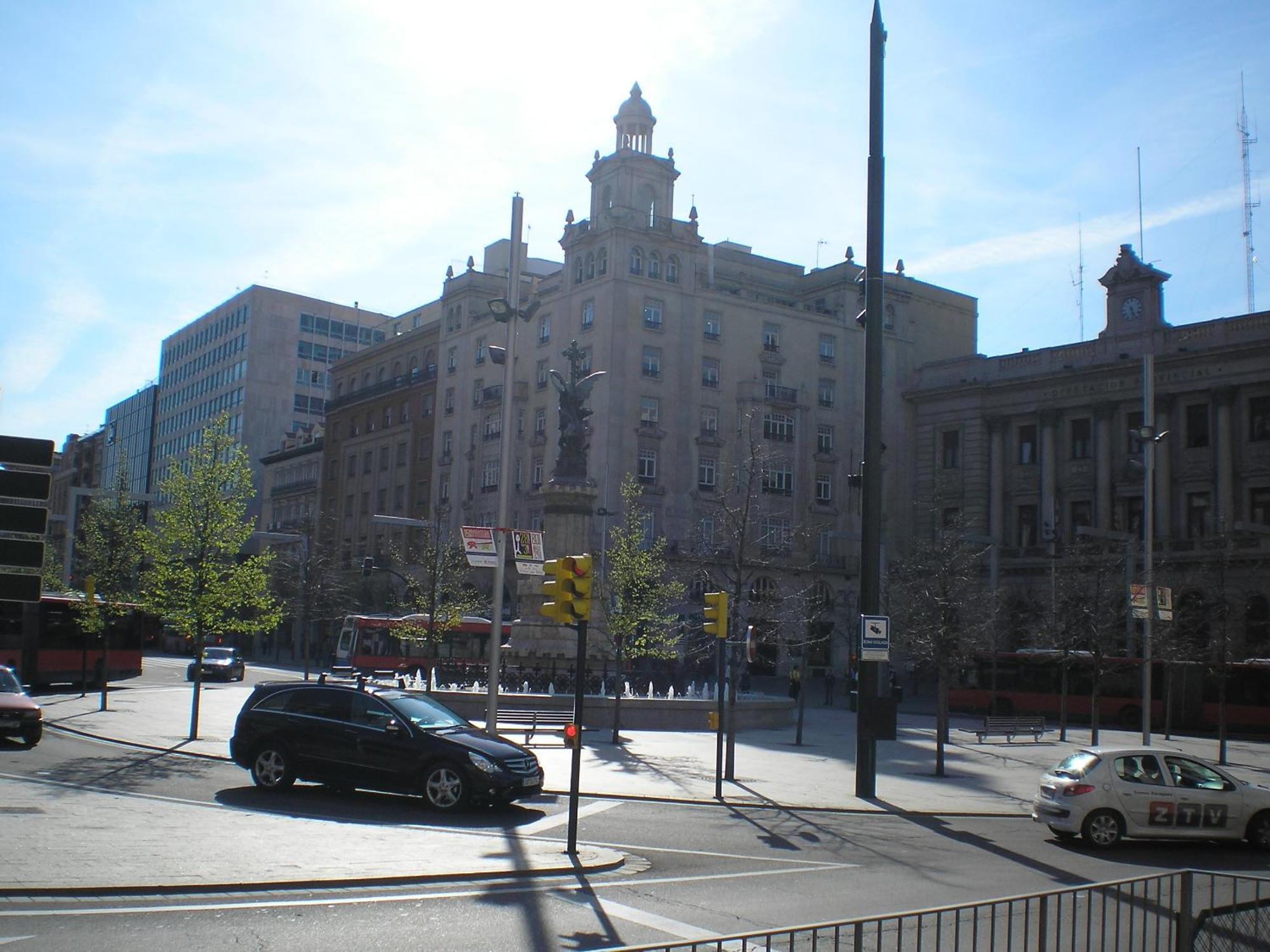 Apartamentos Plaza Espana Deluxe サラゴサ エクステリア 写真