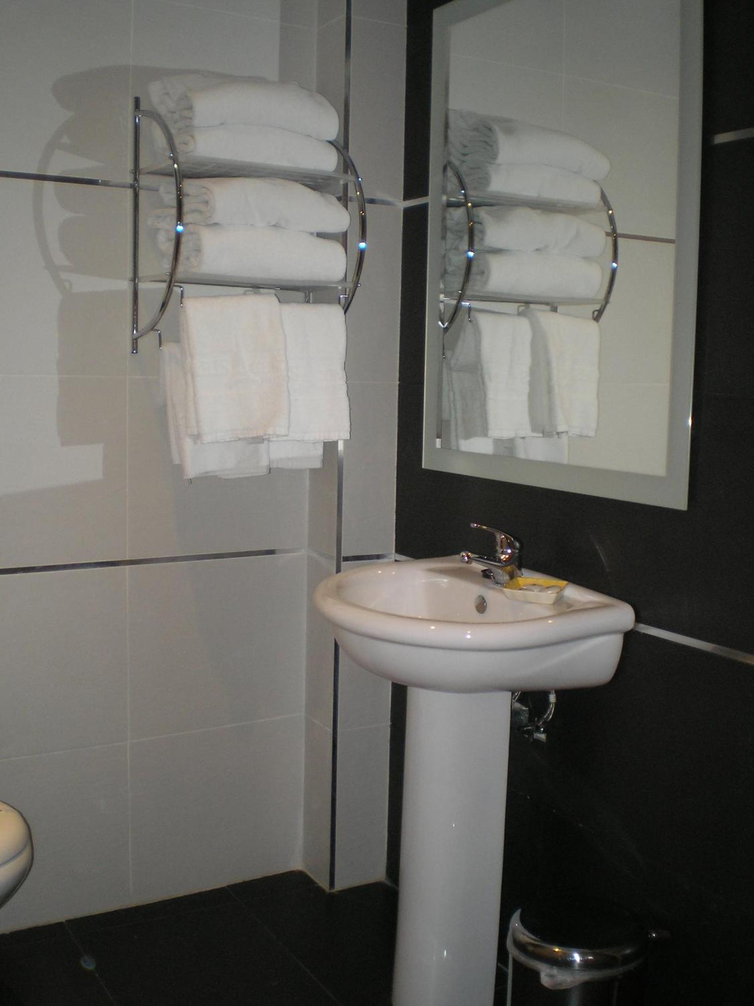 Apartamentos Plaza Espana Deluxe サラゴサ エクステリア 写真
